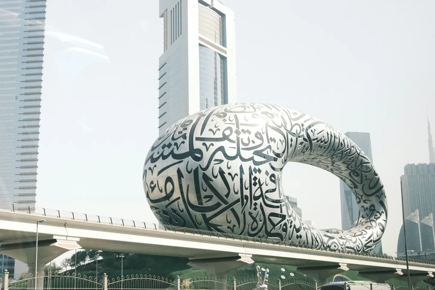 Requirements and steps to get an investor visa in Dubai